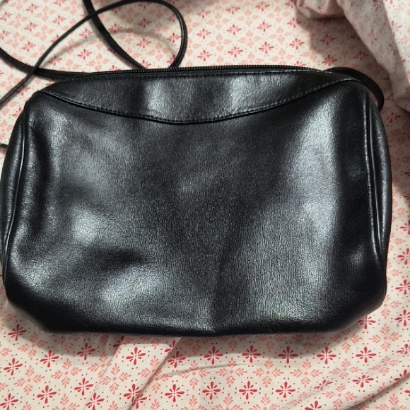 Givenchy Authentic Black Shoulder Bag💕 (B4) - Picture 2 of 4